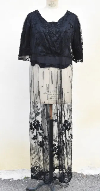 Robe rétro vintage des années 1910 satin de soie noir et tulle brodé