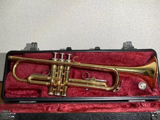 YAMAHA YTR-1335 Trumpet Gold Musical instrument USED