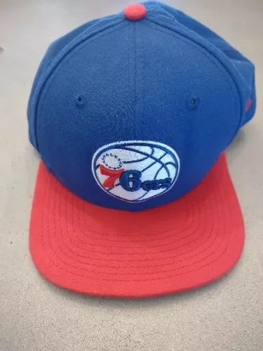 9Fifty NBA Tip-Off 76ers Cap by New Era - 42,95 €