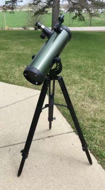 **CELESTRON EXPLORASCOPE 114AZ NEWTONIAN REFLECTOR TELESCOPE w/TRIPOD, STARPOINT