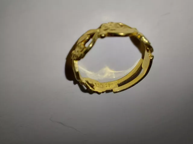 Vintage Avon gold tone ladies ring size 6-7 Vintage Avon gold tone ladies ring size 6-7