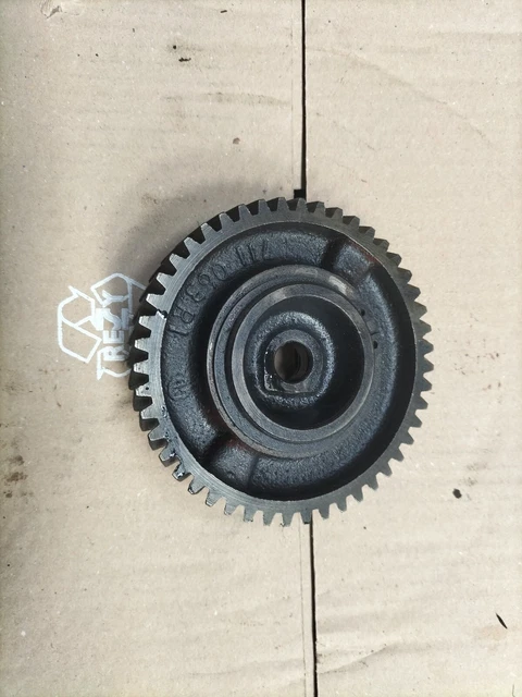 IHC Mc Cormick D430 D432 Motor DD-132 Stirndeckel Zahnrad 711063R1