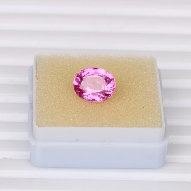 Saphir Naturel Bleu 2.08 Carats - Certifié IGI - Couleur Intense, Transparent - Forme Coussin - Neuf Avec Certificat