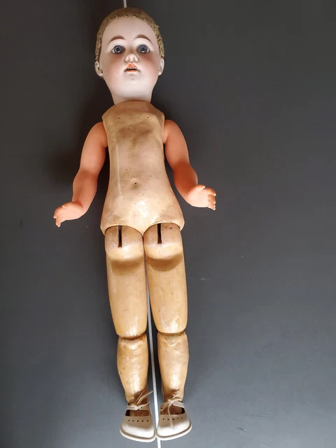Poupée Ancienne à Restaurer – Projet Collectionneur