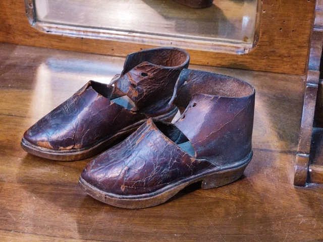 Paire De Chaussures Bébé Victoriennes Vintage – Cuir Original Années 1890