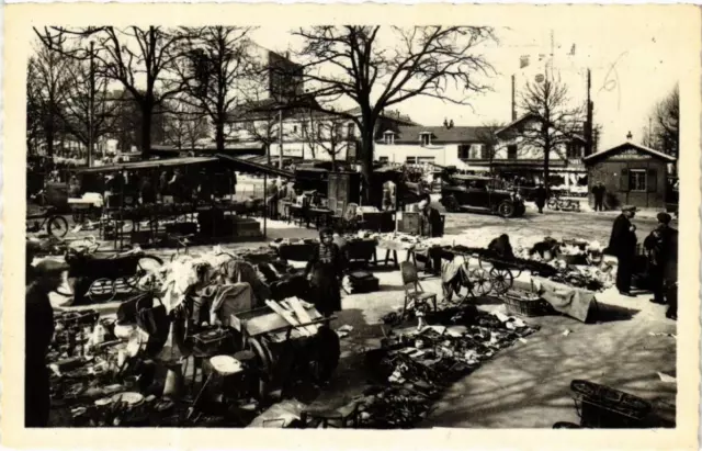 CPA LE KREMLIN-BICETRE Le Marché aux Puces (569932)