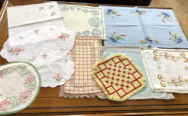 Lot De 10 Napperons Brodés Anciens - Fait Main - Coton - Motifs Fleurs - France