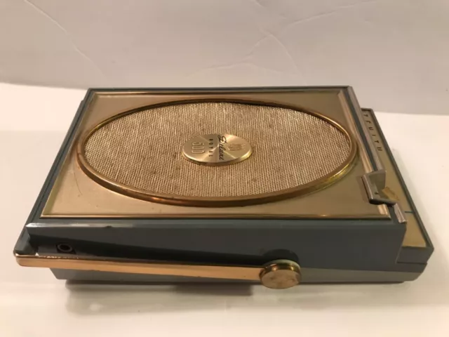 Vintage  Zenith  delux Royal 500 Transistor  Radio