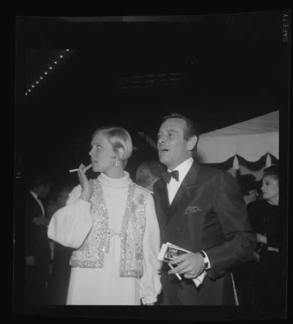 DAVID JANSSEN ROSEMARY Forsyth 1960s Candid Original 2.25 x 2.25 Camera