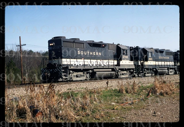 Original Kodachrome Slide SOU Southern Ry. #2708 EMD GP35 1975.