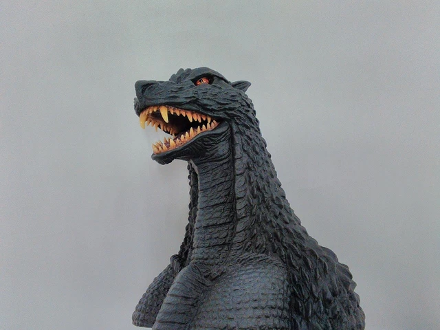 Final Godzilla miniature head with pedestal Bullmark