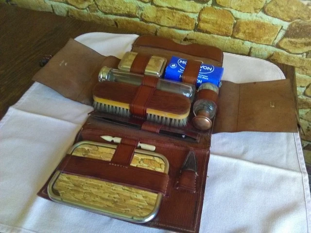 Hermes Rare Rouge H Homme Trousse de toilette En vente sur