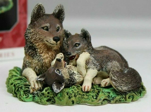 Vintage Hallmark Keepsake Wilderness Ornament "Timber Wolves At Play" 1998 New