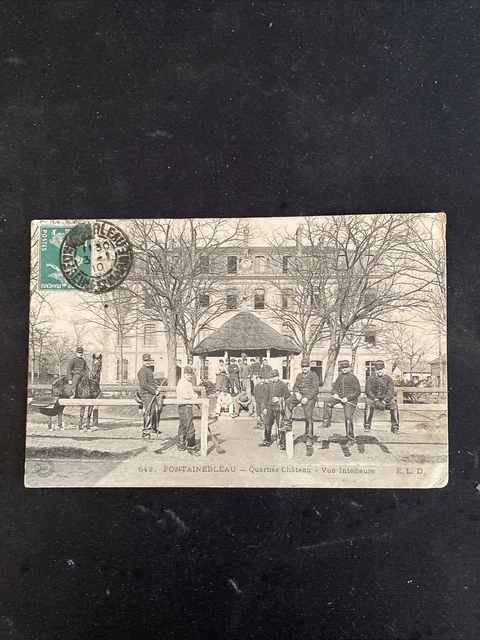carte postale ancienne de Fontainebleau : Quartier Château
