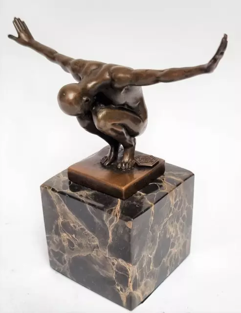 Bronzefigur Sport Mann Akt Nude Erotik Skulptur Marmorsockel signiert