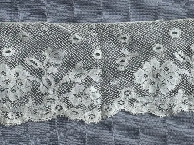 Beautiful French Antique Valenciennes Bobbin Lace edging - Floral design 28"by3 3
