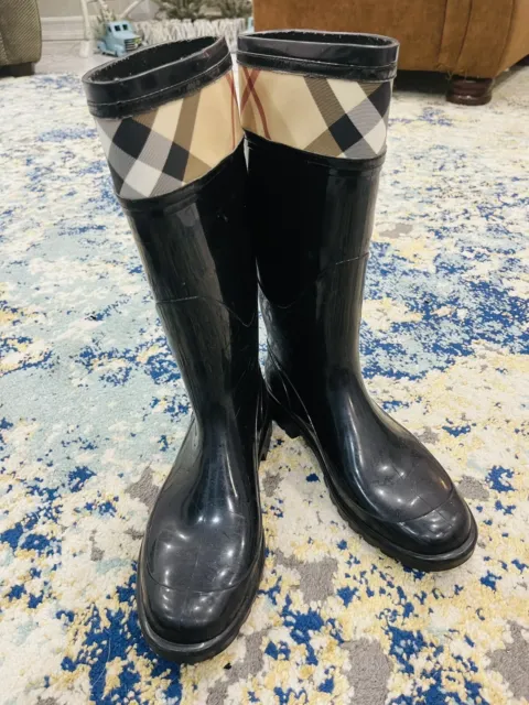 Woman Burberry Rain Boots Sz 40 Black Patient Leather With Plaid