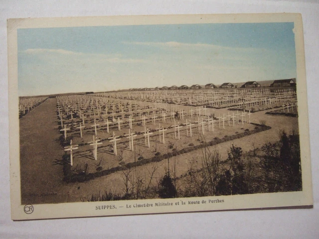Cpa Suippes (51) Le Cimetiere Militaire Et La Route De Perthes