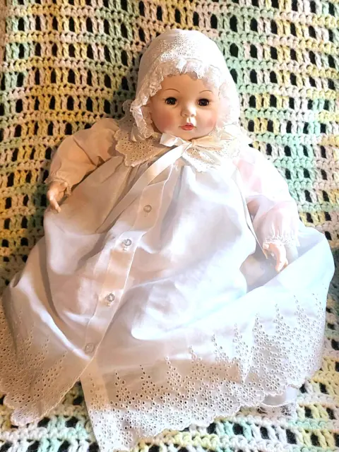 Vintage 1966 Madame Alexander Victoria Baby Doll 18" Crier Sleep Eyes