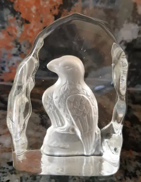 très jolie sculpture d'un aigle dans le verre - décoration - excellent état