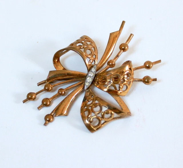 Broche Ancienne 1940 Laiton Doré Et Strass Signée PLAIRE - Dans Son Jus, Dorure Patinée