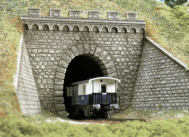 Tunnel Portals Single OO/HO gauge building kit Busch 7022