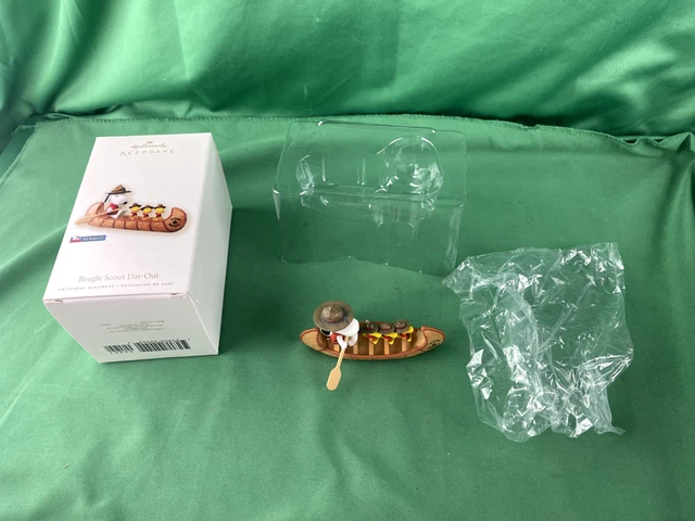 Hallmark Keepsake Beagle Scout Day Out Canoe Snoopy 2008 Ornament Charlie Brown