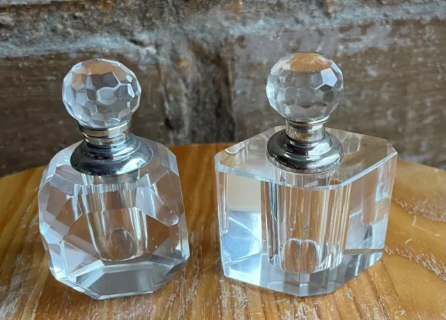 2 petits flacons de parfum en verre taillé avec applicateur / testeur