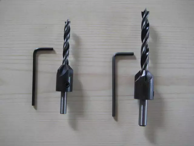 Bosch Holzspiralbohrer mit montierten Senker 90°/Größe Ø 6/8 mm/Rundschaft
