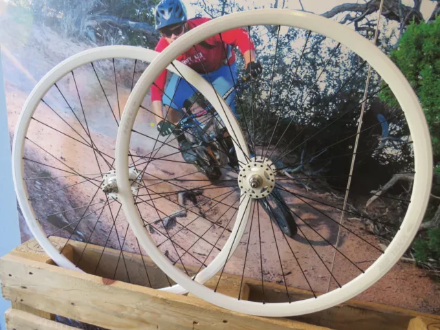 HALO Aerotrack 700c / 28" Singlespeed / Fixie / Crit Laufradsatz, weiß