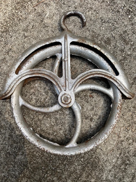 ✨Antique 19th Century Primitive Cast Iron Well Bucket Pulley Farm House 10”✨
