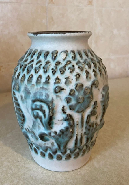 Bay Keramik W Germany kleines strukturiertes Relief grau-grüne Vase, Blumenpfauen