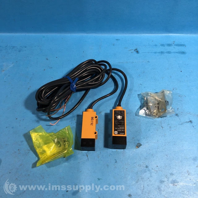 Omron E3S-5E4 Photoelectric Switch, 12-24 VDC, 2m Cable FNIP