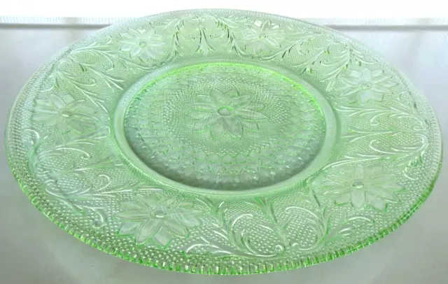 Tiara Indiana Glass Chantilly Green Sandwich 10 3/8" Dinner Plate