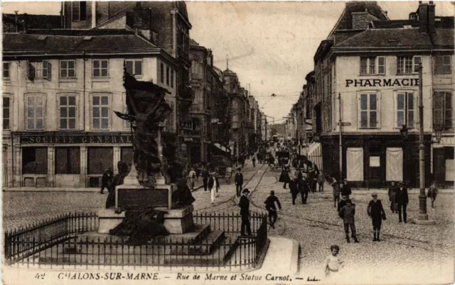 CPA CHALONS-sur-MARNE Rue de MARNE and Carnot statue (490939)