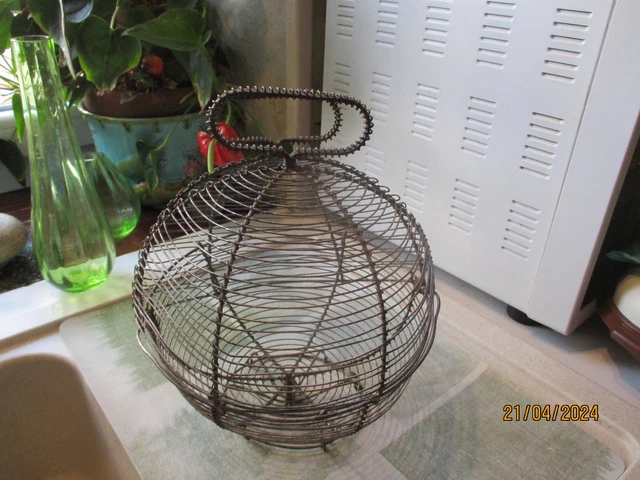 Panier à œufs en fil de fer | Panier de rangement en forme de poule | Support d'œufs de poule en métal rustique avec poignée | Panier à œufs de poule de