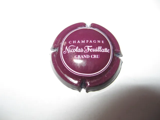 1 capsule de champagne Nicolas Feuillatte N°40 bordeaux violacé foncé