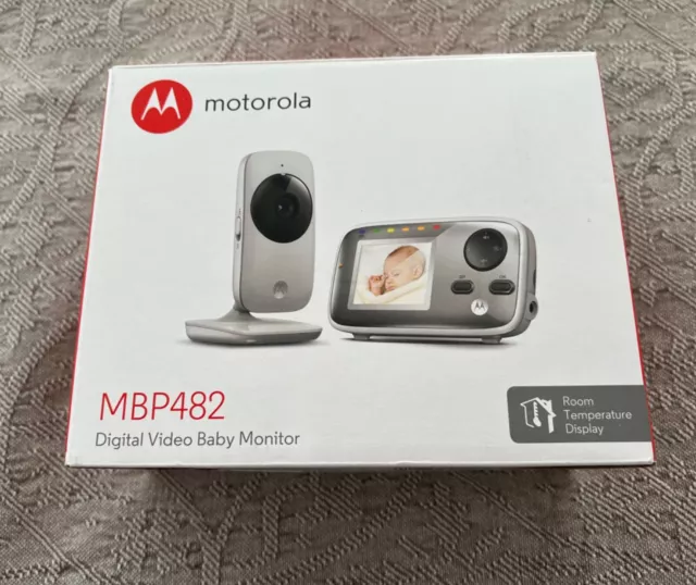 Motorola MBP482 Digital video 2.8" Baby Monitor great condition with chargers