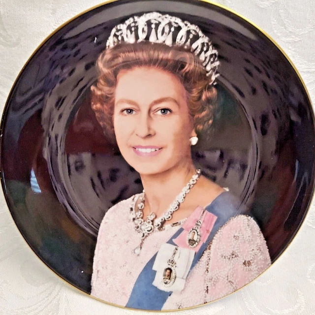 QUEEN ELIZABETH LIMITED Edition 1977 Silver Jubilee Commemorative Plate