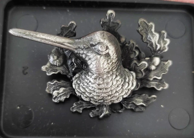 Rare Broche en métal argenté. Tète de Bécasse sur feuilles de chênes et glands