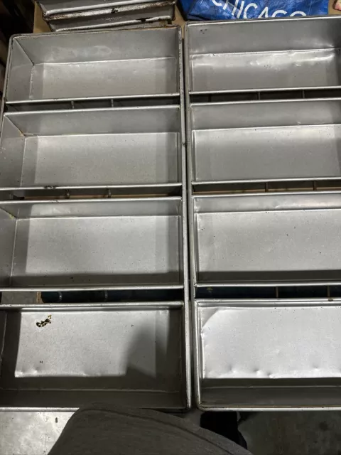 APC 8-11 4 On loaf Pans. Loaf Size 13 1/4x5 3/4 Lot of 4