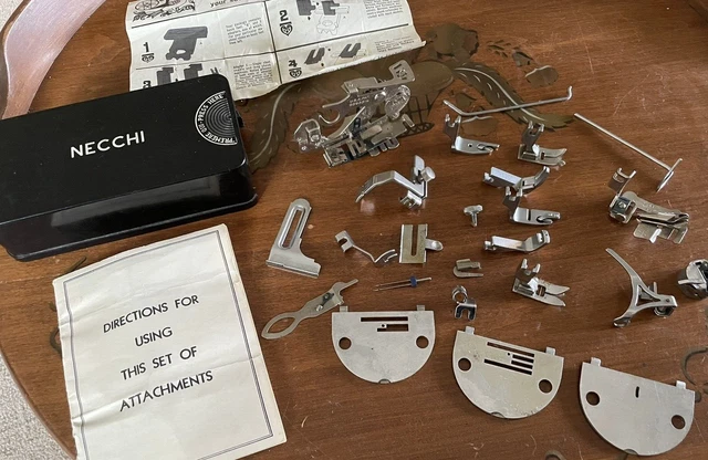 Máquina de coser vintage Necchi volantes, pies, placas faciales, 24 piezas en total