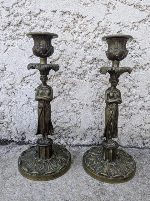 Paire De Grands Bougeoirs Putti En Bronze - 48,5 Cm - Style Antique - Doré