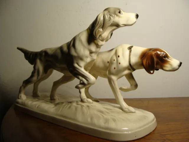 Alte Hertwig & Co Katzhütte  Keramik Tier Figur Jagdhunde Hunde 34 cm um 1930