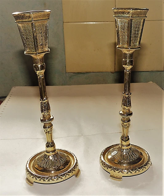 Ancienne Paire De Bougeoirs En Bronze Dore Cisele Propres Tbe Voir Details