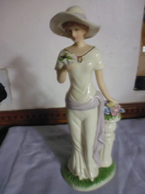 THE REGAL COLLECTION FIGURINE MARGOT with Flower Pedestal
