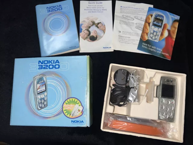 Nokia 3200 Vintage Mobile Phone with original packaging with charger, headset ++