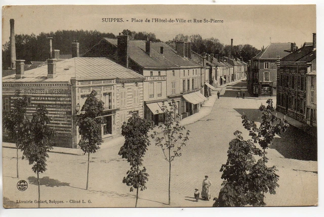 SUIPPES - Marne - CPA 51 - La rue St Pierre - la place de l' hotel de ville