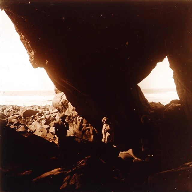 FRANCE Bord de mer Grotte Photo c1925 Vintage Plaque de verre P74L27n