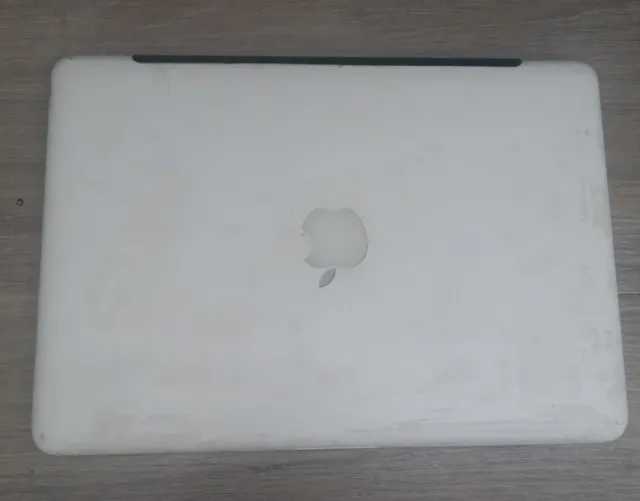 Apple Macbook A1342 , 13" , 2gb Ram, FAULTY,  NOT WORKING,  SPARES OR REPAIR